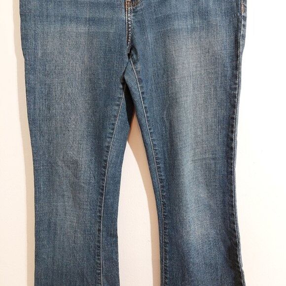 Calvin Klein Medium Wash Flare Jeans Women's Size 6 / 30 - Picture 3 of 12